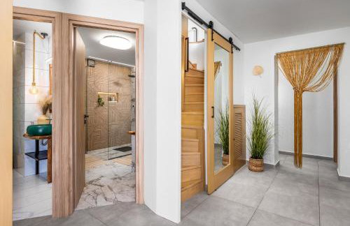 Antonakis Villa Secret Pool & Hot Tub Hideaway - Photo 30