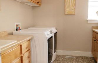 Huge immaculate home! Memories await! - Photo 20