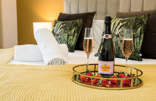 LOOKOUT by BOURNECOAST - A Stylish Flat with a Balcony, SEA GLIMPSES and Parking- Just a 10 Minute Walk to the Sandy Beaches - FM8405 - Photo 20