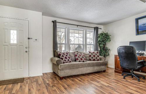 Patio and Yard! Family Home, 6 Mi to Airport - Foto 11