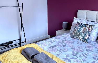 Stunning Large Detached Gloucester, 4 beds, 3 bedroom, 2 bathroom property, Nr Chelt, The Docks and Quays sleeps 6 - Photo 19