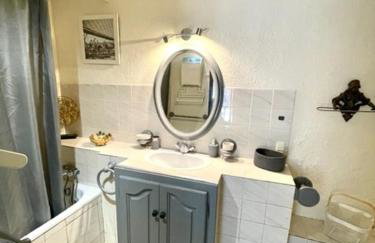 Small Provencal Castle with Swimming Pool, Tennis, Gym & Calm - Foto 32