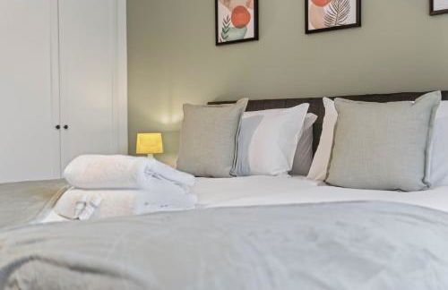 NEW! Large 5BR 2BA Home Leamington Spa Driveway Garage Parking WI-FI - Photo 7