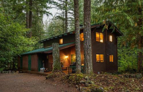 ZigZag Basecamp · Cozy Cabin Perfect for Nature Escapes w/ Hot Tub - Photo 37