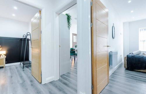 Heart of Didsbury Luxury 2 Bed Apartment by HASS HAUS - Photo 20