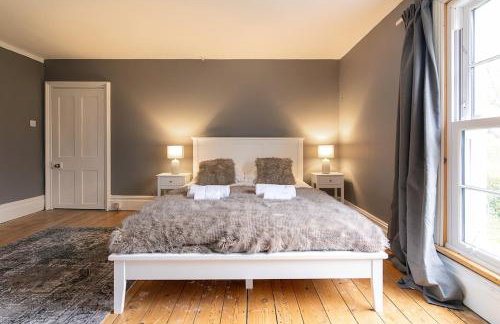 8 Bedroom House in Barwell Sleeps 15 with Parking - Foto 16