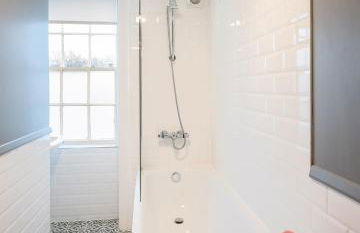 Luxury Flat Sleeps 3 Central Lyme Regis - Photo 14