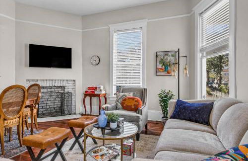 A Timeless Victorian Home with Period Charm! - Foto 6