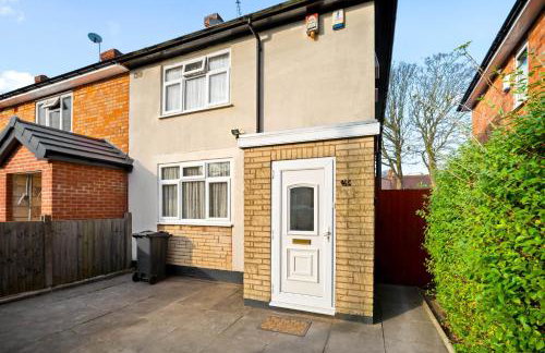 Stylish 3 Bedroom House - Garden - Pool Table - Parking 165M - Foto 57