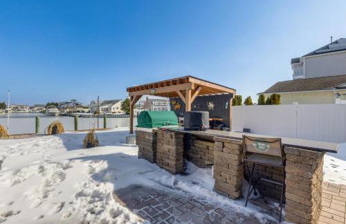 Canal-Front Backyard Oasis! Jersey Shore Retreat - Foto 23