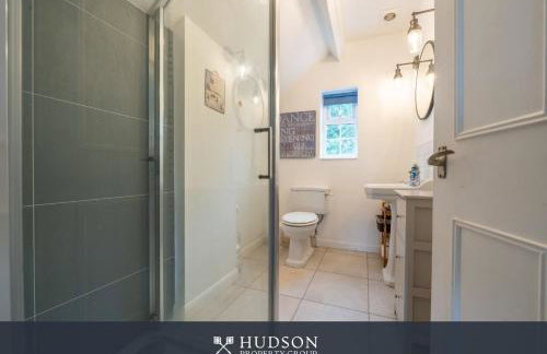 Modern Snitton Cottage & Gardens - Photo 25