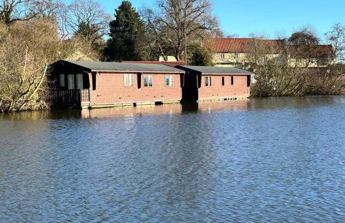 Bure River Lodge Houseboat - Photo 3