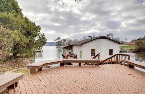 Lake Guntersville Getaway with Shared Boat Dock! - Foto 21