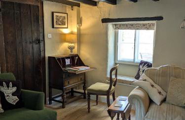 Period Thatched Cottage Towcester - Photo 40