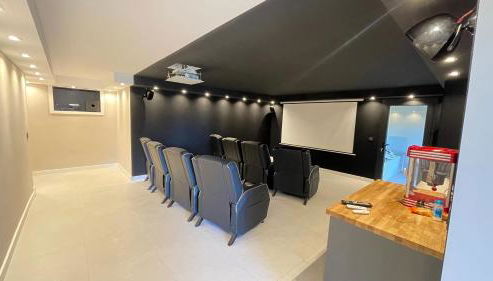 ULTIMATE LUXURY DREAM VILLA with 7 BEDROOMS, GYM, SPA and INFINITY POOL - Photo 4