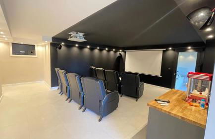 ULTIMATE LUXURY DREAM VILLA with 7 BEDROOMS, GYM, SPA and INFINITY POOL - Photo 4