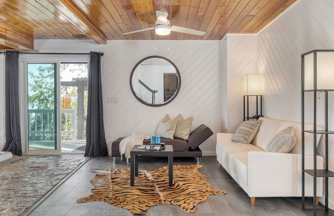 Views, Hot Tub, Firepit, Game Room, Playground Enchanted Forest by Avantstay - Foto 16