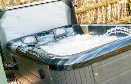 Lavender Retreat with Private Hot Tub - Photo 15