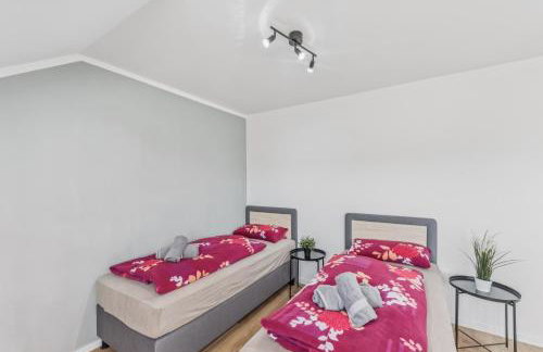 BAT Home Solutions Trierweiler - alles was ein Hotel nicht bietet - 5 Apartments 40 bis 120 qm für bis zu 29 Personen - 5-Raum-Apartment barrierefrei - 60 qm Balkon mit Blick bis Luxemburg - einzeln bis komplett buchbar - 3 Min zur A64 - Foto 2