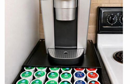 WOW!! Ultimate Pocono Retreat Hot Tub, Game Room, Fire Pit, Near Lakes & Hiking! - Foto 18