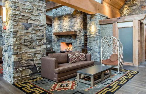 Relax surrounded by nature in this 1BD resort condo with resort amenities - Foto 18