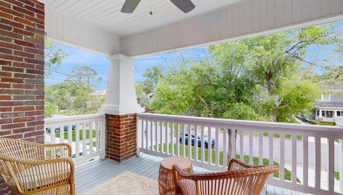 Spacious duplex with private balcony, washer & dryer, and WiFI - Foto 3