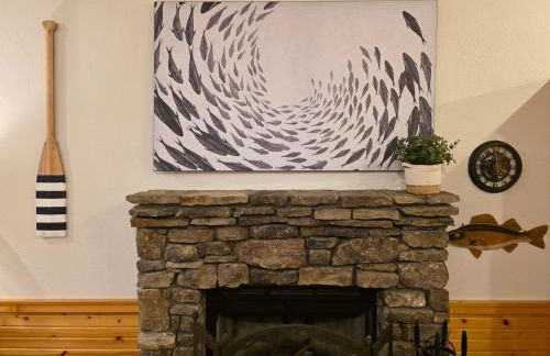 Riverfront Little Red Cabin, World-class Trout Fishing, Views & Boat Access - Foto 10