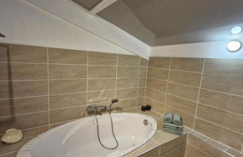 Charming converted Mill with Private Swimming Pool - Foto 24