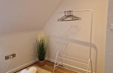 Large 4-bed house for up to 7 guests w 2x parking - Foto 32