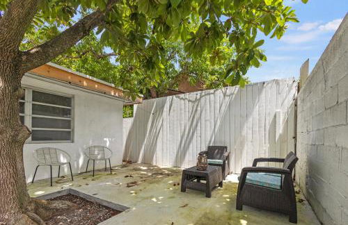 Intimate Casita Mia minutes away from Airport, Calle 8, Brickell, Coral Gables, The beach and more! - Foto 13