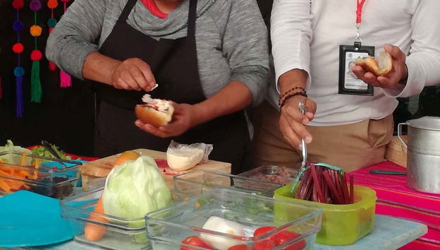 Pendant le cours de cuisine