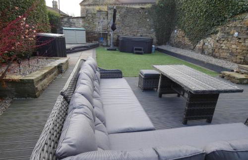 Honeybee Cottage, with a log fire & a hot tub. - Foto 10