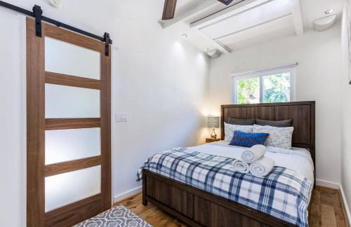 Charming 1-Bedroom Home near Downtown Culver - Photo 4