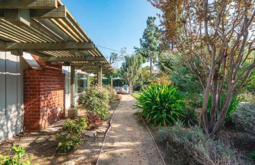 Airy Large Backyard Oasis Perfect Family Getaway - Foto 48