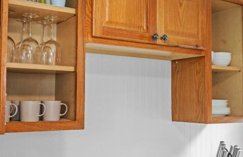 Slick&Spacious 2 Bdr Apt Natrona Hts - Photo 10