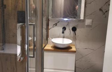 Niesamowita nowoczensa kawalerka w centrum kmicica - Foto 44