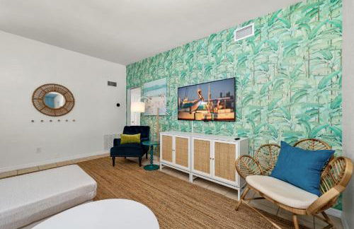 Walk to Beach, Heated Pool, Dog-Friendly, Firepit - Foto 13