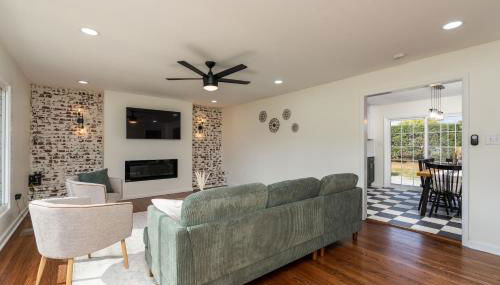 NEW Dragster Dream House - Game Room - Walk to the Speedway - Foto 1