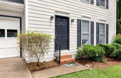 4BR Cozy Family Retreat Near Mall of GA, Near Lake Lanier - Sleeps 10 - Foto 65