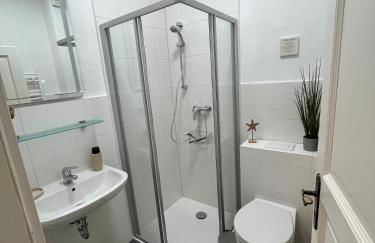 Best Preis Stadtperle 1- Stadtzentrum Wittenberge Modernes Ambiente max 3 Personen Einzelzimmer voll ausgestattet mit MagentaTV, WLAN, Waschmaschine - Foto 19