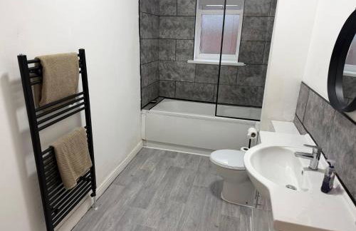 3 Bed Stay for Families, Groups And Contractors - Foto 10