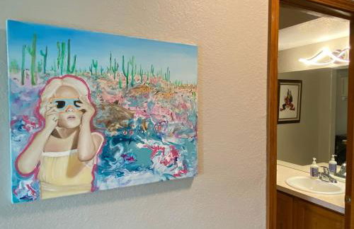 Artsy Home close to USAFA with Fireplace and Patio - Foto 34