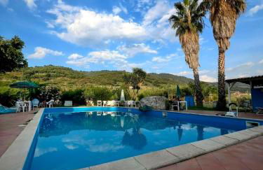 L' Antico Scoglio Appartamenti comfort Nocera Terinese Scalo - 4,7 e 11 Ospiti - Navetta Aeroporto-Stazione & Multi-Destinazioni - Piscina - Spiaggia a 300mt - Giardino e Zona pranzo all'aperto - WiFi & SmartTV - Aria Condizionata - Foto 19