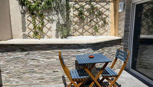 Suite en dépendance avec terrasse et entrée privée Marseille - Photo 5