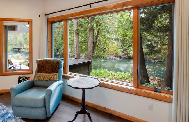 Boardman Monarch Upscale River Lodge HOT Tub! - Foto 8