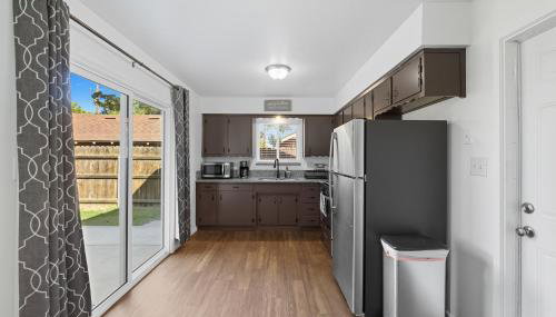 The Cozy Rustic Sequoia Wi-Fi & 2 Garage - Foto 3