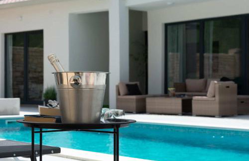 Designer Villa Simone - Modern & Heritage Style with Office - Foto 12