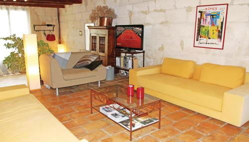 2 Bedroom Beautiful Home In Bellegarde - Foto 3