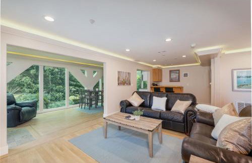 1 block to beach, Private Hot Tub, Fire Pit and BBQ - Foto 10