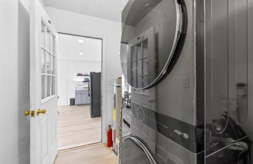 Sapphire Bloom, Boutique Lake Retreat with Hot tub - Foto 18